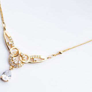 Gold necklace with diamond accents